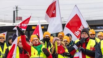 Kaum ist der eintägige Warnstreik im öffentlichen Nahverkehr in Deutschland (Bild) zu Ende ...