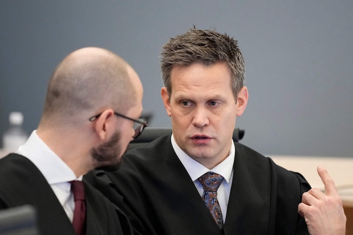 Fotos von Marius Borg Hoiby sind verboten. Staatsanwalt Sturla Henriksbø stellte unterdessen ...