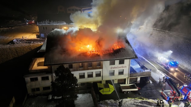 Brennendes Gasthaus „Taube“