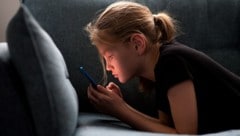 Auch Jugendliche selbst befürworten ein Verbot sozialer Medien.