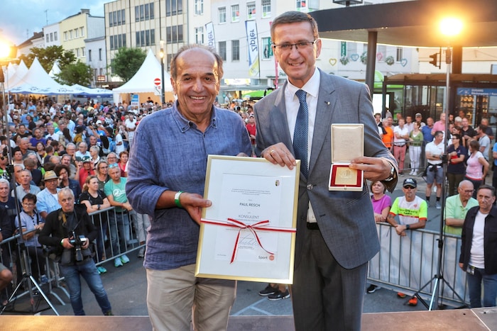Paul Resch, hier mit Sportlandesrat Markus Achleitner, tritt nach 18 Jahren ab.