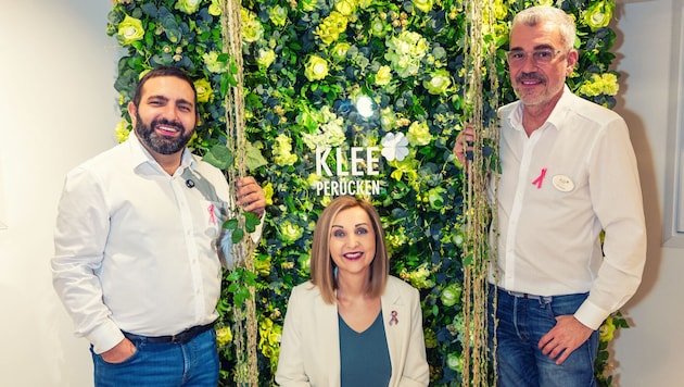 Sascha Klee (li.) und Christoph Klee (re.) mit Claudia Altmann-Popischek – einer Kundin und ...