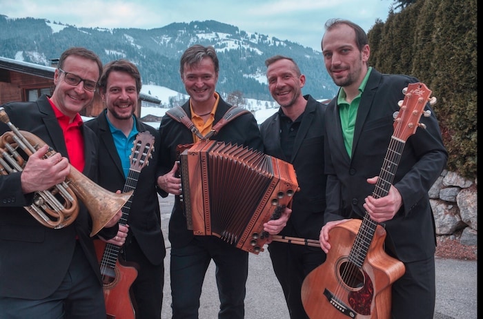 Hubert Klingler, Max Hechenbaikner, Toni Kingler, Charly Mair, und Tobias Waltl (von links) kurz ...