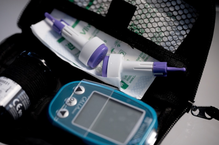 Ein Blutzuckermessgerät verschafft Klarheit.