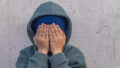 In Köln steht ein Kinderfotograf vor Gericht, weil er seine Fotomodells sexuell missbraucht ...