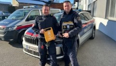 Bernhard Fischer (li.) und Gerald Öller (re.) hätten in ihrem Streifenwagen auch einen ...