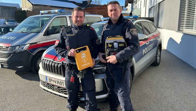 Bernhard Fischer (li.) und Gerald Öller (re.) hätten in ihrem Streifenwagen auch einen ...