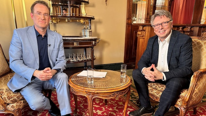 „Message Controller“ Gerald Fleischmann trifft auf ORF-Journalist Fritz Dittlbacher.