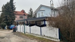 Am Tatort herrschte gespenstische Stille, nur der eisige Wind pfiff durch die Gasse. 