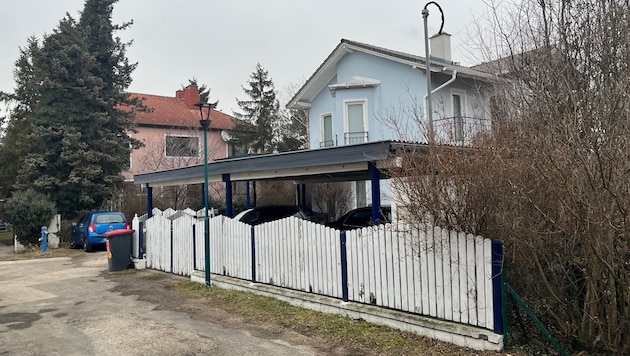 Am Tatort herrschte gespenstische Stille, nur der eisige Wind pfiff durch die Gasse.