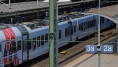 In Rheinland-Pfalz hat ein Schwarzfahrer einen Schaffner lebensgefährlich verletzt (Symbolbild).