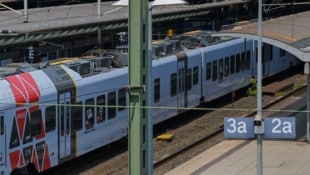 In Rheinland-Pfalz hat ein Schwarzfahrer einen Schaffner lebensgefährlich verletzt (Symbolbild).