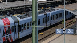 In Rheinland-Pfalz hat ein Schwarzfahrer einen Schaffner lebensgefährlich verletzt (Symbolbild).