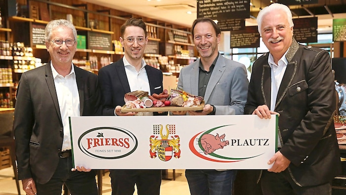 Spartenobmann Raimund Plautz (r) übergab seinen Fleischerbetrieb an die Frierss-Familie. Sein ...