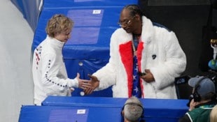 Ilia Malinin (links) erhielt Besuch von Rap-Ikone Snoop Dogg.