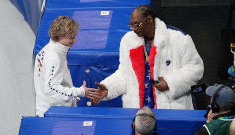 Ilia Malinin (links) erhielt Besuch von Rap-Ikone Snoop Dogg.