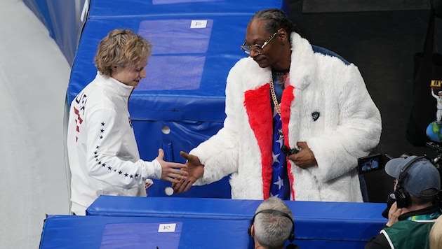 Ilia Malinin (links) erhielt Besuch von Rap-Ikone Snoop Dogg.