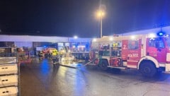 16 Fahrzeuge und 100 Feuerwehrleute waren in Villach ausgerückt: „B4 – Brand Werkstätte“ lautete ...