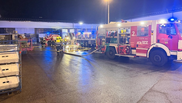 16 Fahrzeuge und 100 Feuerwehrleute waren in Villach ausgerückt: „B4 – Brand Werkstätte“ lautete ...