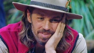 Gil Ofarim stürzte bei der Dschungelprüfung, fiel auf den Kopf und musste ins Spital. Noch am ...