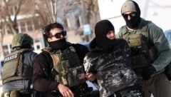 Die Einwanderungsbehörde ICE nimmt nicht nur Migrantinnen und Migranten ohne Papiere, sondern ...