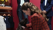 Prinzessin Kate schmuste bei einem Termin in einer Textilfabrik mit Hund „Barney“ und enthüllte ...