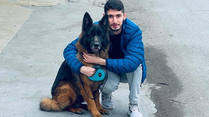 Mousavi mit Hund „Berlin“