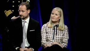 Kronprinzessin Mette-Marit verschiebt nach den royalen Skandalen nun eine geplante private ...