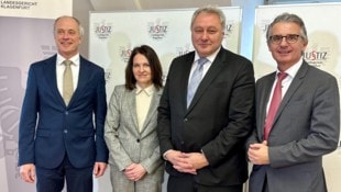 Präsident Herrnhofer (2.v.r.) mit seinen Stellvertretern Ruth Leitold-Stadlmann und Wilhelm ...