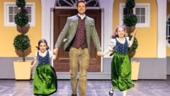 Premiere für Musicalstar Lukas Perman, 45, mit seinen Töchtern Ivy, 7, (li.) und Liv, 10