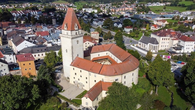  Im Schloss Freistadt sind ein Museum und das Finanzamt untergebracht.