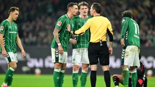 Marco Friedl (Mitte) und seine Teamkollegen kennen nun ihren neuen Trainer. 