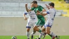 Niklas Lang (Mi.) träumt vom Sprung in die Bundesliga.