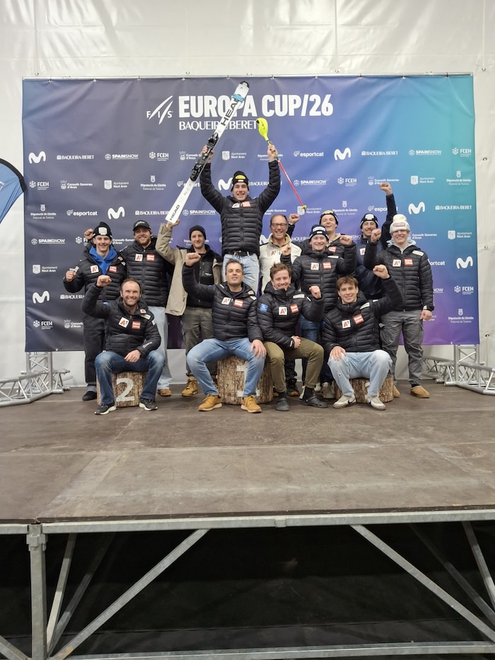 Am Dienstag freute sich das ÖSV-Europacupteam mit Jakob Greber über Platz drei.