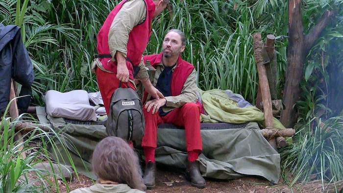 Gil Ofarim war nach seinem Sturz bei der Dschungelprüfung bald wieder zurück im Camp. ...