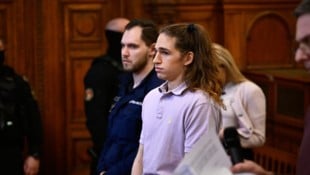 Maja T. ist wegen lebensbedrohlicher Körperverletzung und der Mitgliedschaft in einer ...