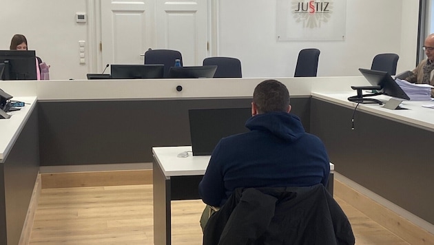 Schon wieder saß am Mittwoch ein Handyshop-Betreiber am Landesgericht Linz.
