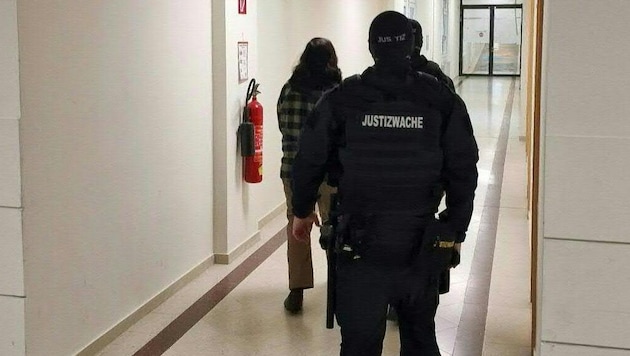 Am Mittwoch ist ein 20-Jähriger wegen terroristischer Vereinigung und krimineller Organisation ...