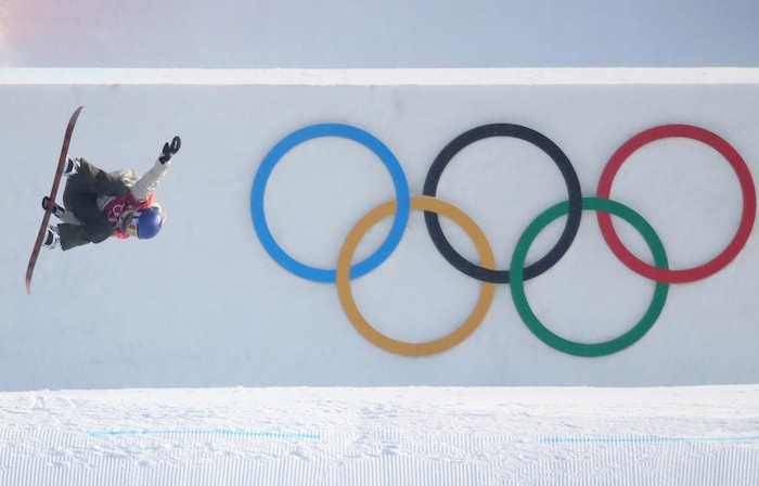 Erstmals war der Big-Air-Bewerb der Snowboarder olympisch – und Anna Gasser räumte in Korea ...