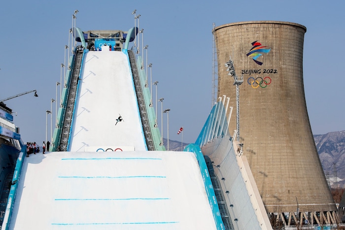 Die Bilde vom Big Air in Peking gingen um die Welt – an der Spitze landete wie schon 2018 die ...