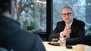 Der frühe Vogel fängt den Wurm: Bereits um 8 Uhr früh traf sich der Linzer Bürgermeister Dietmar ...