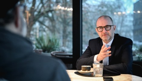 Der frühe Vogel fängt den Wurm: Bereits um 8 Uhr früh traf sich der Linzer Bürgermeister Dietmar ...