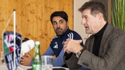 Dietmar Riegler und Ismail Atalan haben wohl den neuen Stürmer fixiert.