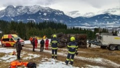 Der Lenker des Fahrzeugs wurde unbestimmten Grades verletzt.
