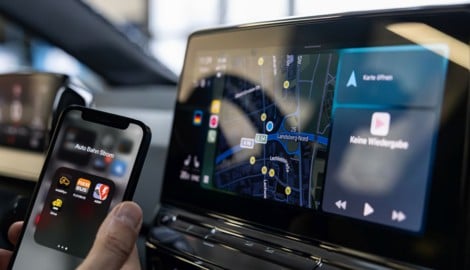 Bei Marken wie Audi, Opel oder VW sind Remote-Dienste bis zu zehn Jahre inkludiert. 