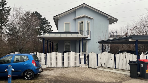 Die 66-Jährige liegt nach der Messerattacke im Haus noch im künstlichen Koma.