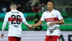 Deniz Undav (l.) rettete Stuttgart spät einen Punkt.