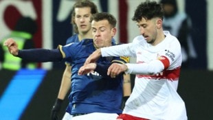 Stefan Schwab im Duell mit Torschütze Atakan Karazor.