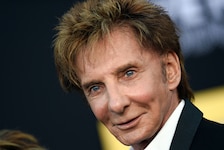 Barry Manilow gab seinen Fans ein Gesundheits-Update, und erklärte, dass er Konzerte absagen ...