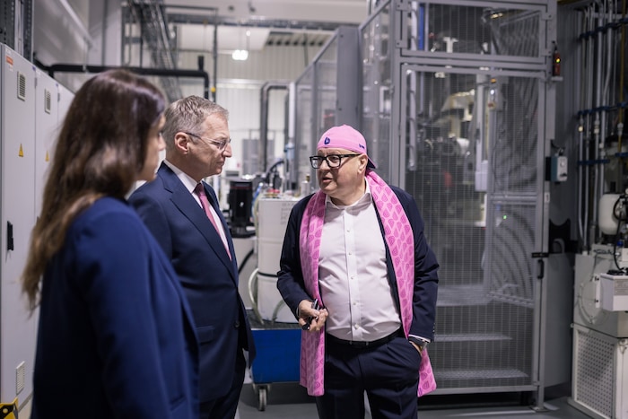 LH Stelzer und Köppl-Turyna zu Gast bei BWT-Boss Andreas Weißenbacher (re.). Der für die ...